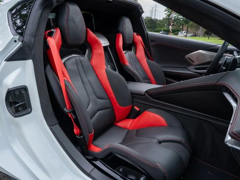 Used 2023 Chevrolet Corvette Stingray Premium Cpe w/ Z51 Performance Package RWD image 17