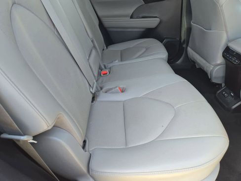 Used 2021 Toyota Highlander Limited image 20
