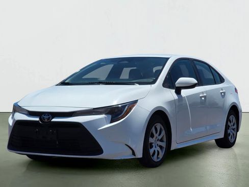 Used 2024 Toyota Corolla LE FWD image 2
