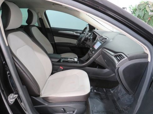 Used 2019 Ford Fusion SE w/ Equipment Group 151A image 11