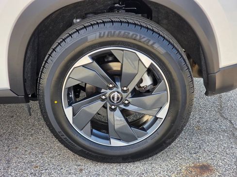 Used 2025 Nissan Rogue SV AWD/4WD image 11