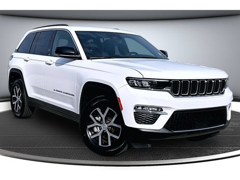 Certified 2025 Jeep Grand Cherokee Limited AWD/4WD image 2