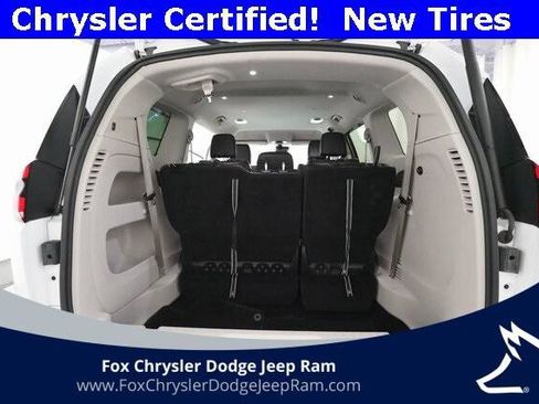 Certified 2024 Chrysler Pacifica Touring-L image 10