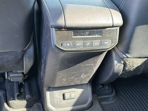 Used 2021 Toyota Highlander XLE AWD/4WD image 27