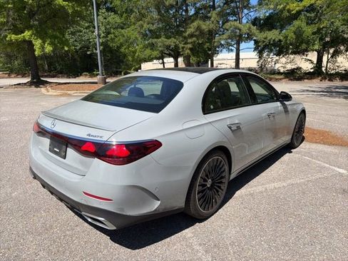 Used 2024 Mercedes-Benz E 350 4MATIC Sedan image 5