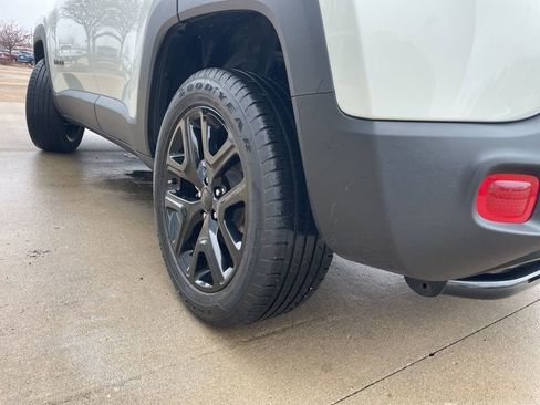 Used 2023 Jeep Renegade Altitude w/ Sun/Sound Group image 18