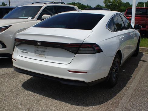 Used 2023 Honda Accord EX image 4