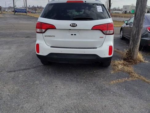 Used 2015 Kia Sorento LX image 4