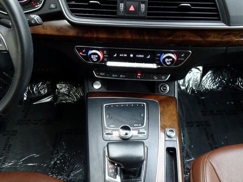 Used 2018 Audi Q5 2.0T Premium Plus w/ Premium Plus Package image 17