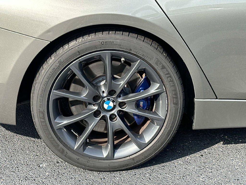 Used 2017 BMW 320i Sedan RWD image 16