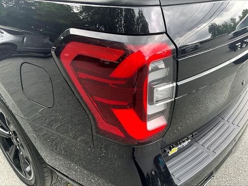 Used 2024 Ford Expedition Limited AWD/4WD image 33