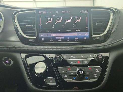 New 2026 Chrysler Pacifica Select image 26