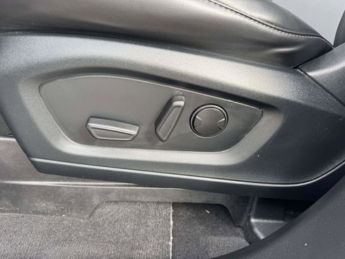 Certified 2022 Ford Explorer XLT w/ Equipment Group 202A image 17