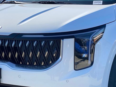 New 2026 Kia Carnival FWD image 8