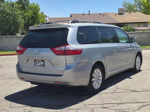 Used 2016 Toyota Sienna LE AWD/4WD image 3