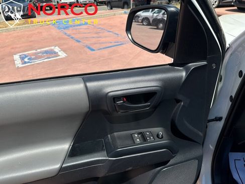 Used 2019 Toyota Tacoma SR image 18