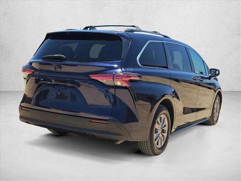 Used 2022 Toyota Sienna LE FWD image 5