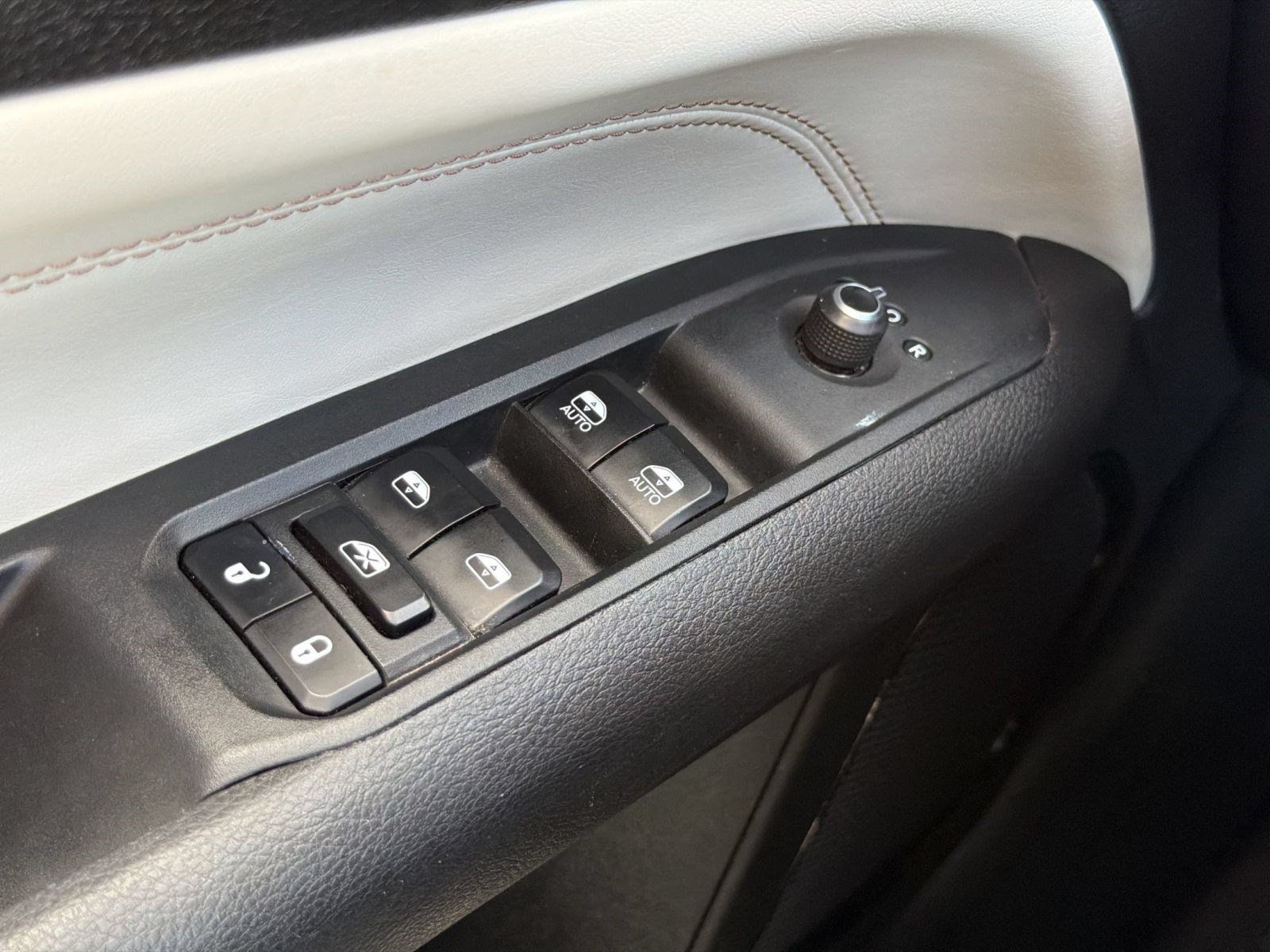 Used 2025 Jeep Compass Limited AWD/4WD image 13