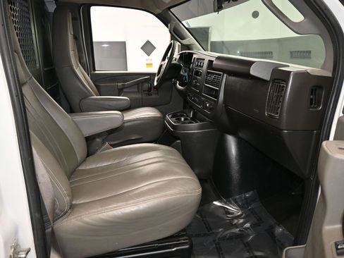 Used 2019 Chevrolet Express 2500 image 34