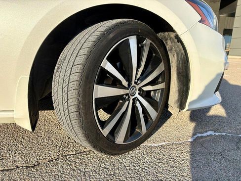 Used 2020 Nissan Altima 2.5 SR w/ Premium Package image 9