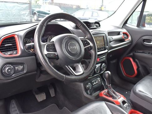 Used 2016 Jeep Renegade Trailhawk w/ Premium Trailhawk Package AWD/4WD image 3