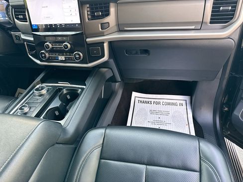 Used 2022 Ford Expedition Max XLT AWD/4WD image 16