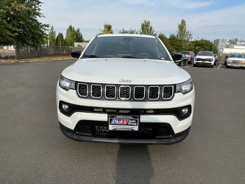 Used 2024 Jeep Compass Latitude AWD/4WD image 8