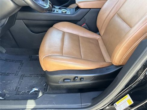 Certified 2022 Cadillac XT4 Premium Luxury w/ Enhanced Visibility Package image 12