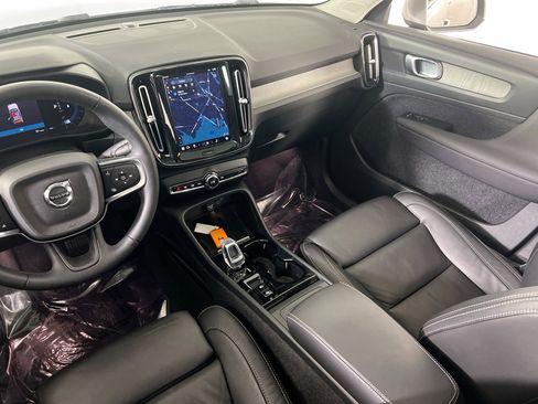 Used 2023 Volvo XC40 B5 Plus w/ Protection Package Premier image 24
