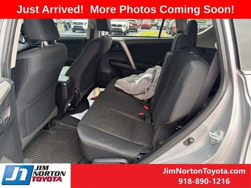 Used 2018 Toyota RAV4 LE image 13