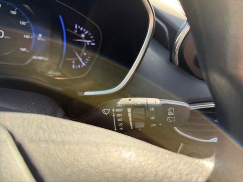 Used 2019 Hyundai Santa Fe SEL image 16