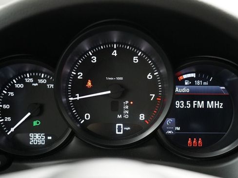 Used 2024 Porsche Macan AWD/4WD image 19
