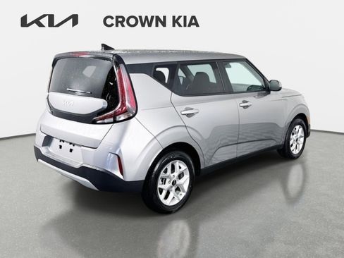Certified 2025 Kia Soul LX w/ LX Technology Package FWD image 5