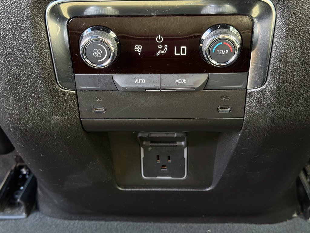 Used 2025 Chevrolet Suburban Z71 AWD/4WD image 15