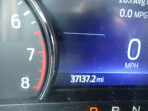 Used 2022 Ford Explorer XLT w/ Equipment Group 202A image 13