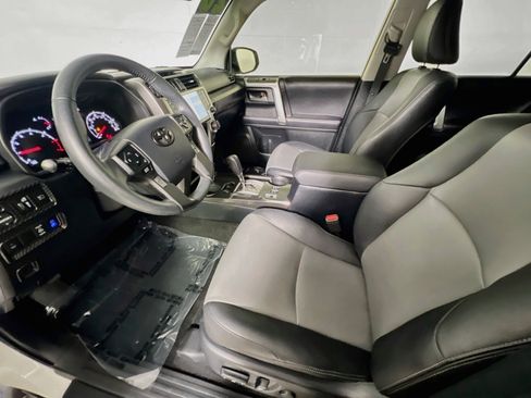 Used 2020 Toyota 4Runner SR5 Premium w/ Moonroof Package RWD image 15