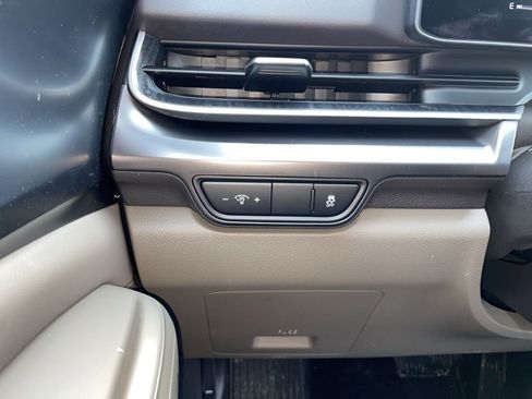 New 2026 Kia Carnival FWD image 24