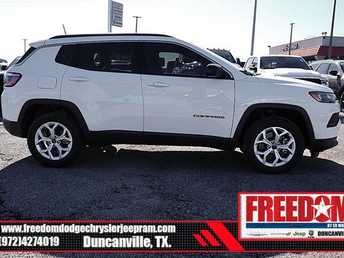 New 2026 Jeep Compass Latitude image 6