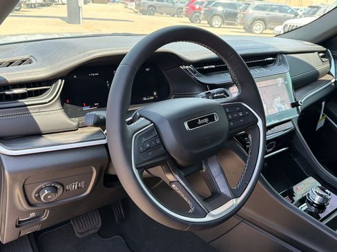New 2026 Jeep Grand Cherokee L Limited AWD/4WD image 4