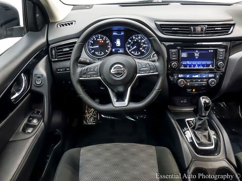 Used 2021 Nissan Rogue Sport SV image 12