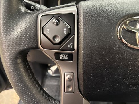 Used 2022 Toyota 4Runner Limited image 33