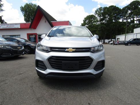 Used 2020 Chevrolet Trax LS w/ Tint and Cruise Package FWD image 3