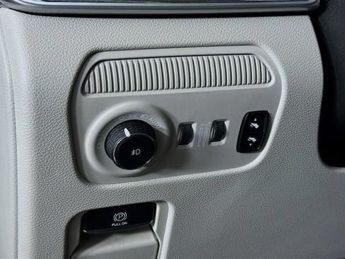 Used 2023 Jeep Wagoneer Series III w/ Rear Seat Video Group 1 AWD/4WD image 10