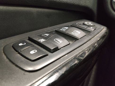 Used 2020 Jeep Cherokee Latitude Plus AWD/4WD image 27
