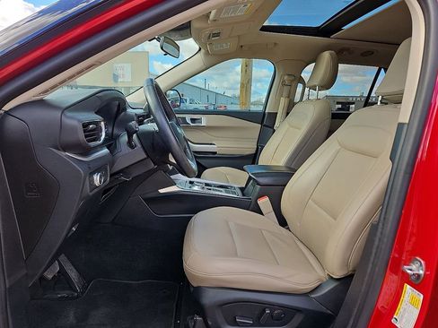 Used 2021 Ford Explorer XLT w/ Equipment Group 202A image 11