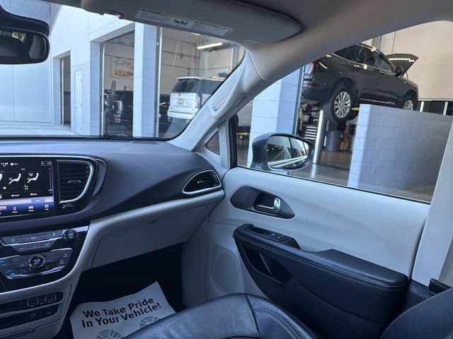 Used 2022 Chrysler Pacifica Touring-L FWD image 62
