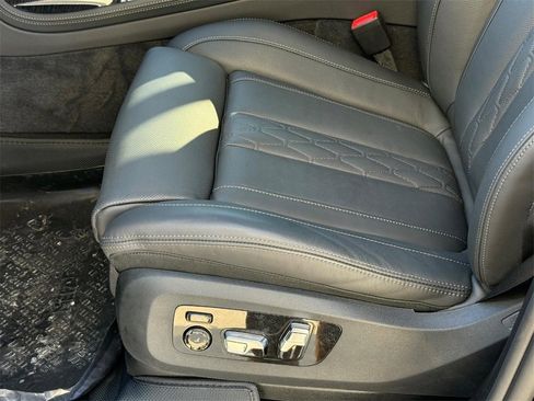 Used 2026 BMW X7 M60i w/ Executive Package image 23