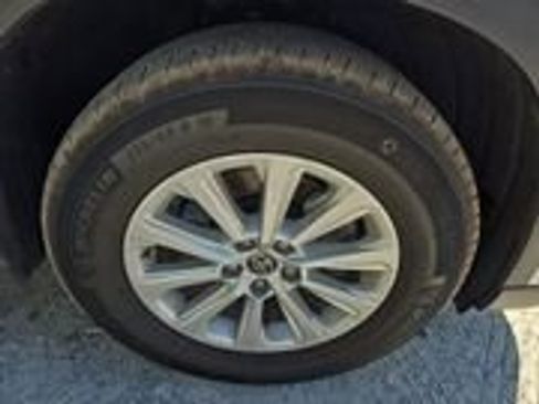 Certified 2024 Toyota Grand Highlander XLE image 8