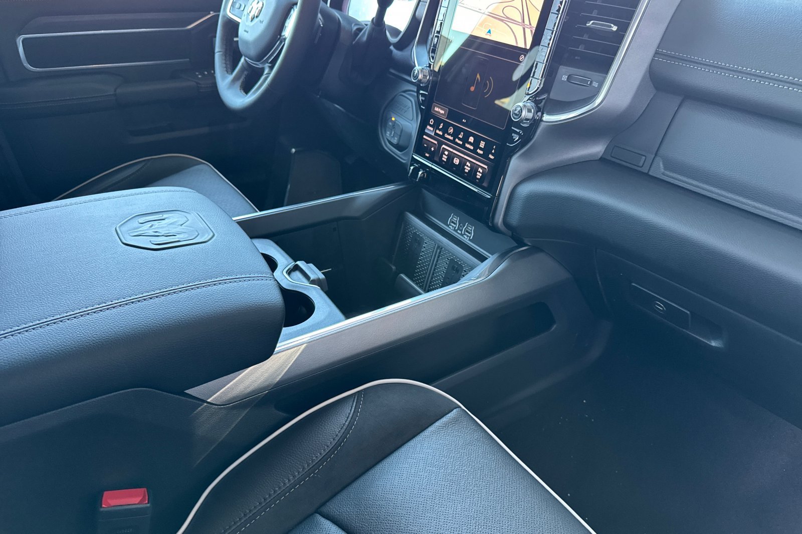 New 2026 RAM 2500 Laramie AWD/4WD image 14