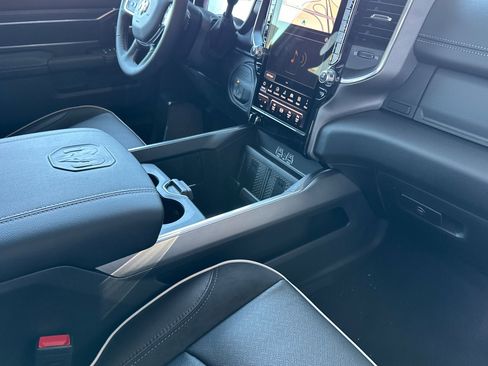 New 2026 RAM 2500 Laramie AWD/4WD image 14